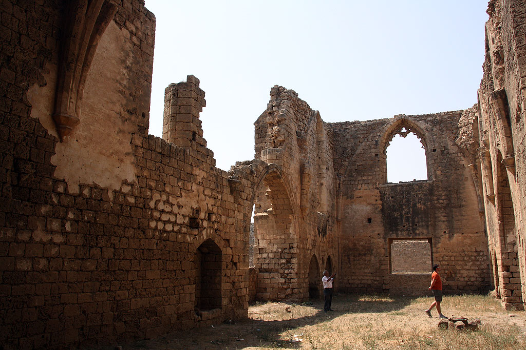 Jeden ze zrujnowanych 365 kościołów Famagusty.