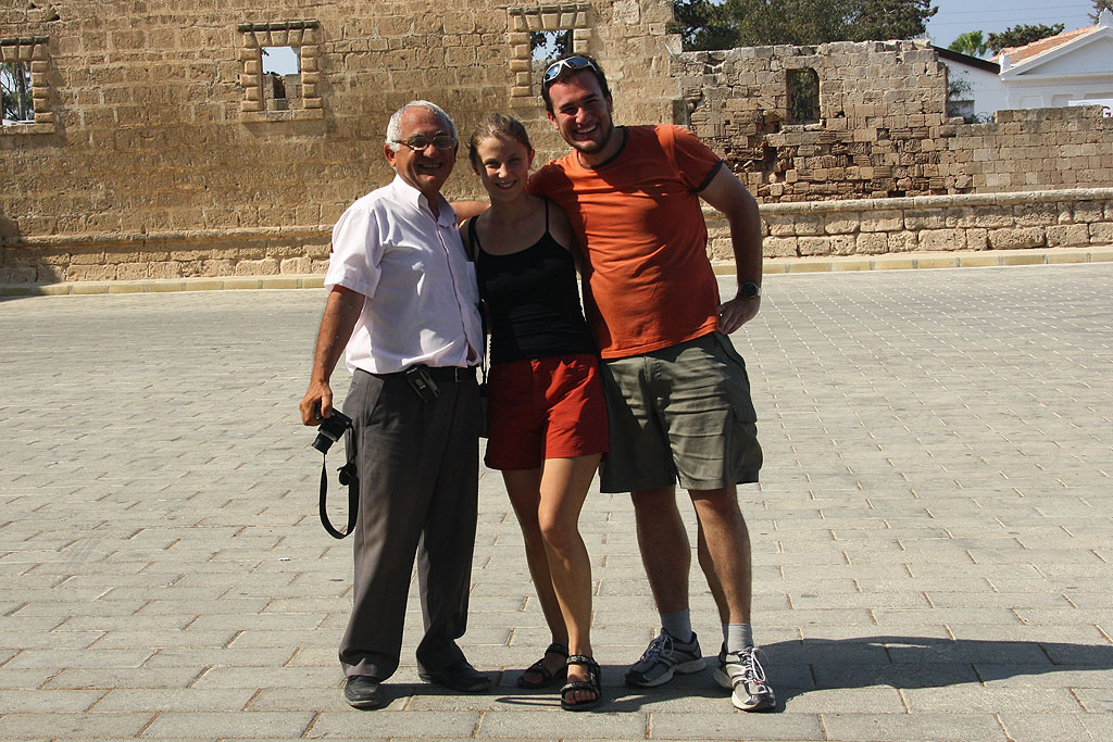 Z Simonem na parkingu w Famaguście - parkingu zbudowanego w murach weneckiego pałacu...