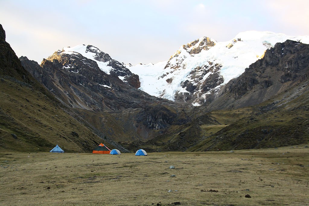 Wieczór dnia ósmego. Nocleg w campamento nad Huyallapa.